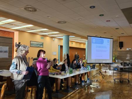 Tudi Romana Toš, predstavnica Civilne iniciative Gibanje za Izolo, je pozdravila udeležence. 